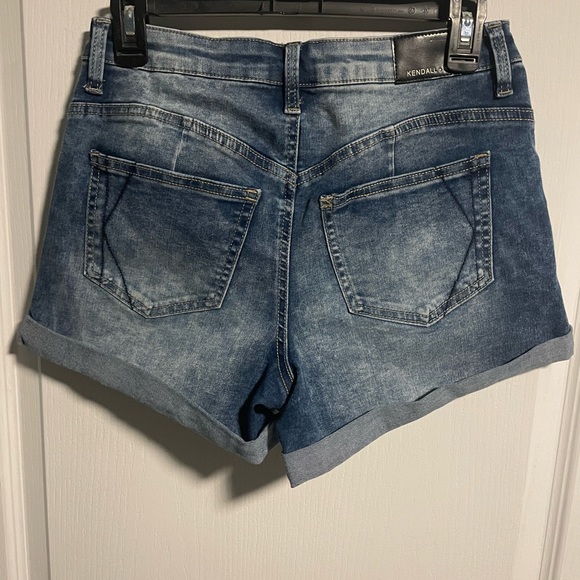 Kendall + Kylie Denim Icon Denim Jean Shorts, distressed detail, cuffed, Size 7 - Picture 6 of 8